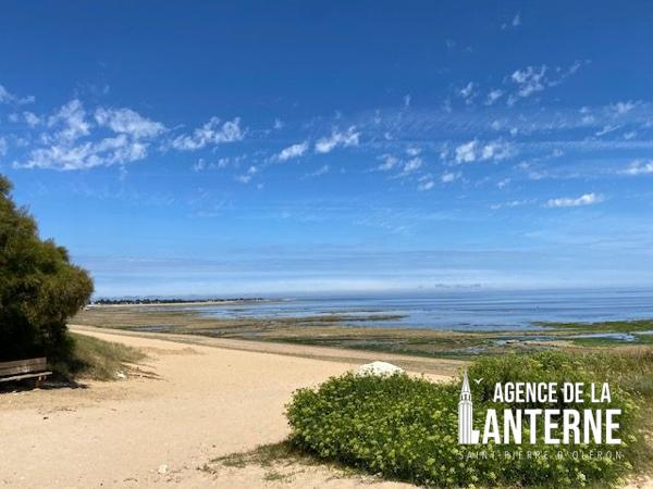 LA BREE-LES-BAINS - BEAU TERRAIN DE 971 M²