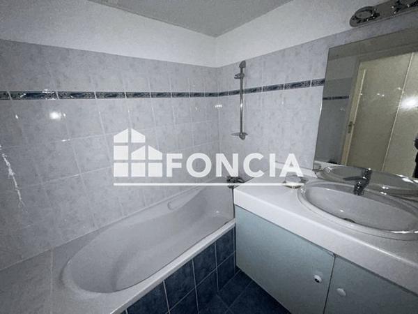 Location Appartement 4 pièces 102.31 m² - 82 & 124 PLACE A.M PERRIN Craponne 69290