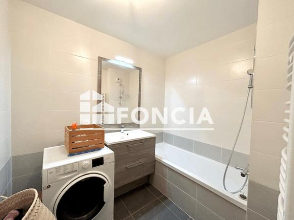 Location Appartement 4 pièces 85.78 m² - 70 RUE DE VERSOIX Ferney - Voltaire 01210