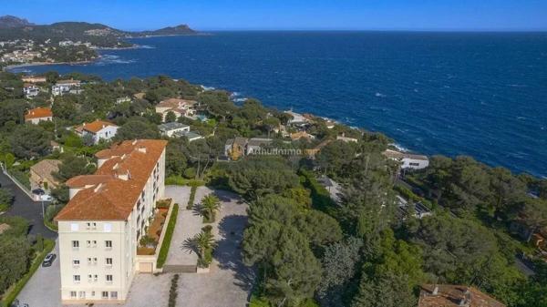 Vente                                                      Appartement
                        
                     4 pièces                      106 m2                     à Saint-Raphaël
