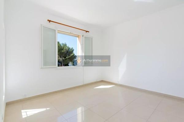 Vente                                                      Appartement
                        
                     4 pièces                      106 m2                     à Saint-Raphaël