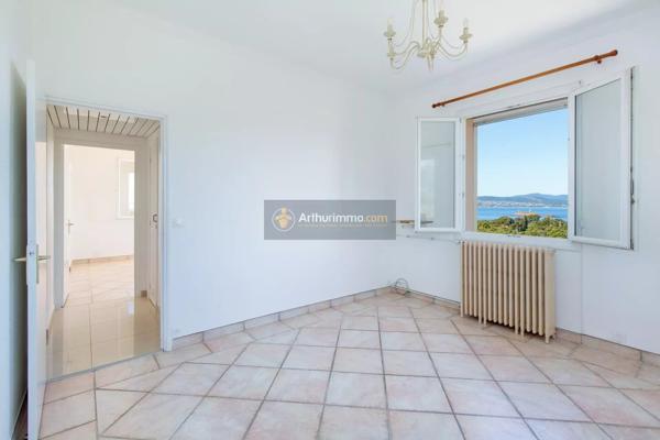 Vente                                                      Appartement
                        
                     4 pièces                      106 m2                     à Saint-Raphaël