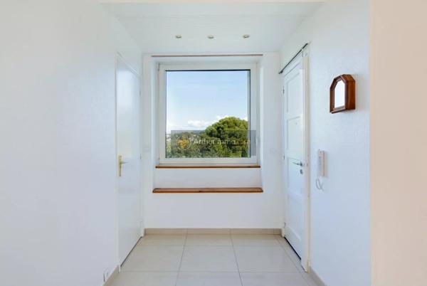 Vente                                                      Appartement
                        
                     4 pièces                      106 m2                     à Saint-Raphaël