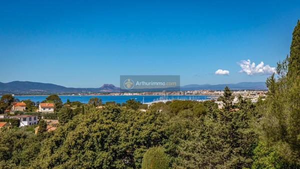 Vente                                                      Appartement
                        
                     4 pièces                      106 m2                     à Saint-Raphaël