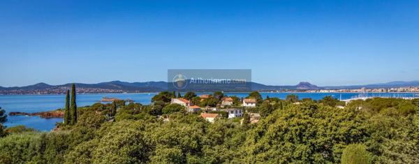 Vente                                                      Appartement
                        
                     4 pièces                      106 m2                     à Saint-Raphaël