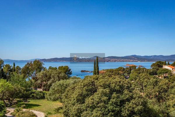 Vente                                                      Appartement
                        
                     4 pièces                      106 m2                     à Saint-Raphaël