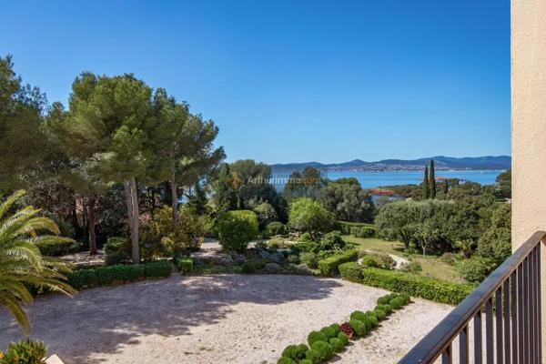 Vente                                                      Appartement
                        
                     4 pièces                      106 m2                     à Saint-Raphaël
