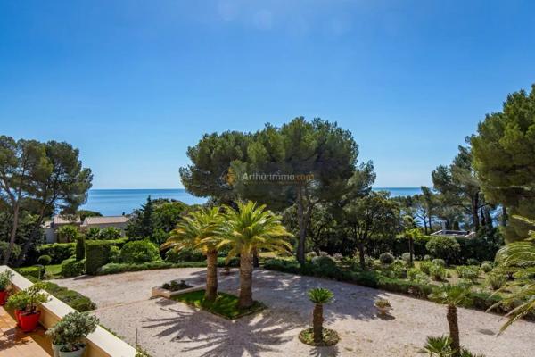 Vente                                                      Appartement
                        
                     4 pièces                      106 m2                     à Saint-Raphaël