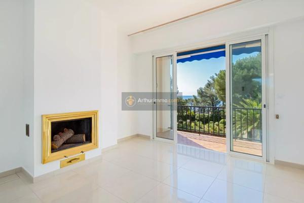 Vente                                                      Appartement
                        
                     4 pièces                      106 m2                     à Saint-Raphaël