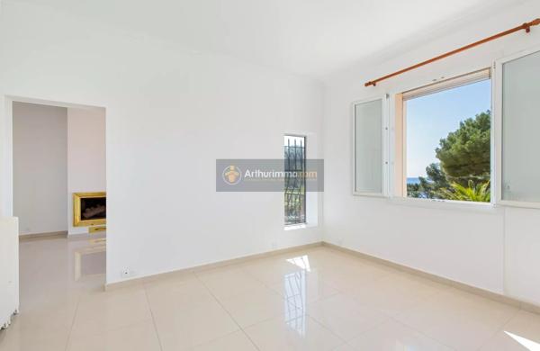 Vente                                                      Appartement
                        
                     4 pièces                      106 m2                     à Saint-Raphaël