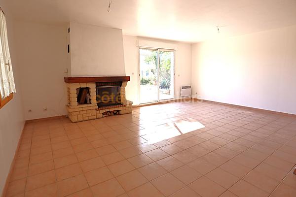 Vente
                Maison90 m² - 4 Pièces -
                    MONTAUROUX (83440)