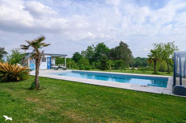 Maison à vendre |                                       Hagetmau |                                        10 pièces  |  345 m²