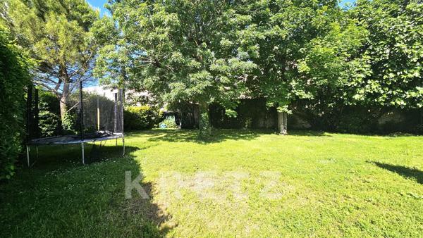 AYTRE - Maison d'architecte avec piscine à 2 pas du centre bourg - parcelle divisible