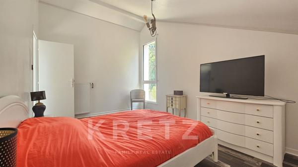 AYTRE - Maison d'architecte avec piscine à 2 pas du centre bourg - parcelle divisible