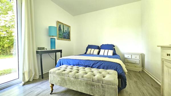 AYTRE - Maison d'architecte avec piscine à 2 pas du centre bourg - parcelle divisible