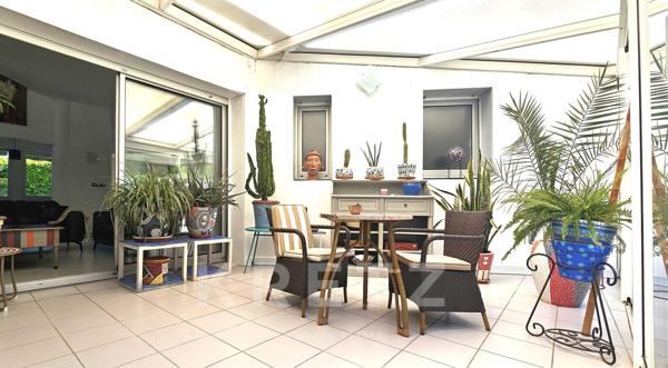 AYTRE - Maison d'architecte avec piscine à 2 pas du centre bourg - parcelle divisible