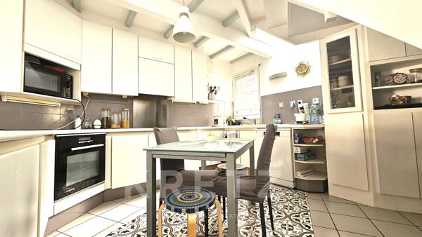 AYTRE - Maison d'architecte avec piscine à 2 pas du centre bourg - parcelle divisible