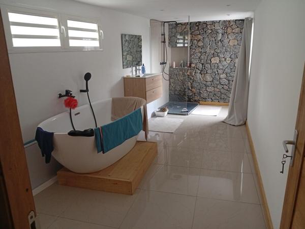 Ensemble Immobilier / Terrain 812m2 / Le Tampon /303100€