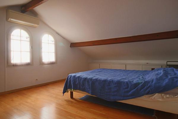 Maison 5 chambres avec jardin arboré et garage double