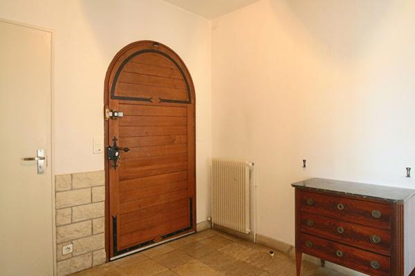 Maison 5 chambres avec jardin arboré et garage double