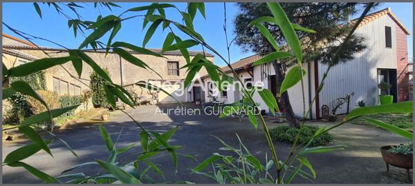 Maison à Nueil-les-Aubiers, 79250 - 9 pièces 153m²