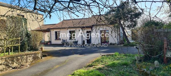 Maison à Nueil-les-Aubiers, 79250 - 9 pièces 153m²