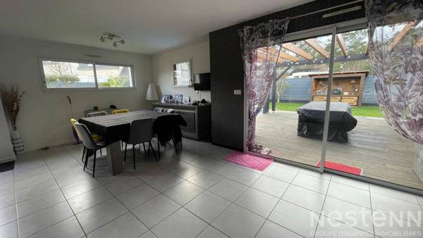 Maison contemporaine à vendre proche du golf de Ploemel - 5 pièces, 3 chambres, piscine