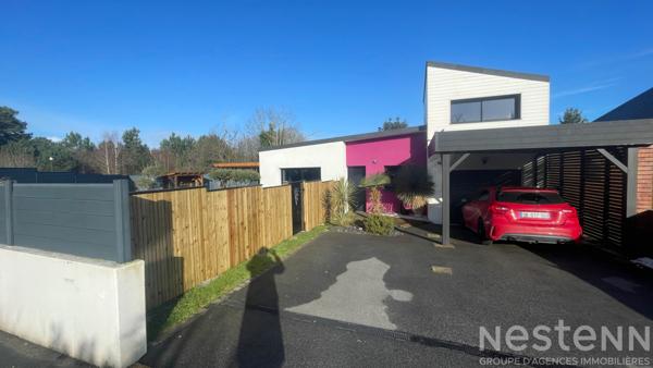 Maison contemporaine à vendre proche du golf de Ploemel - 5 pièces, 3 chambres, piscine