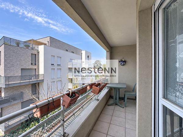 Ermont Centre, à 2 min à pied de la gare CERNAY RER C/Transilien, T3 de 65m² avec balcon, parking en sous-sol et ascenseur, à rafraîchir.