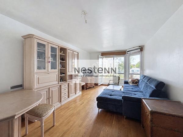 Ermont Centre, à 2 min à pied de la gare CERNAY RER C/Transilien, T3 de 65m² avec balcon, parking en sous-sol et ascenseur, à rafraîchir.