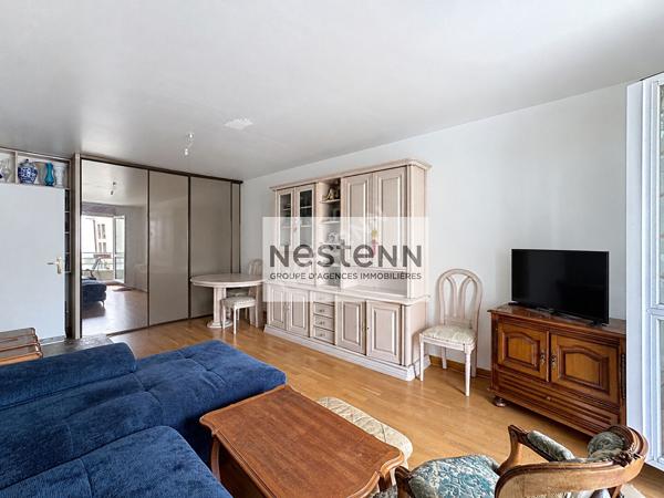 Ermont Centre, à 2 min à pied de la gare CERNAY RER C/Transilien, T3 de 65m² avec balcon, parking en sous-sol et ascenseur, à rafraîchir.