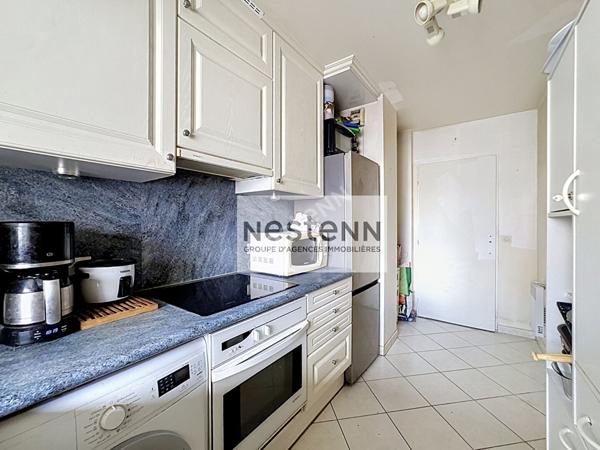 Ermont Centre, à 2 min à pied de la gare CERNAY RER C/Transilien, T3 de 65m² avec balcon, parking en sous-sol et ascenseur, à rafraîchir.