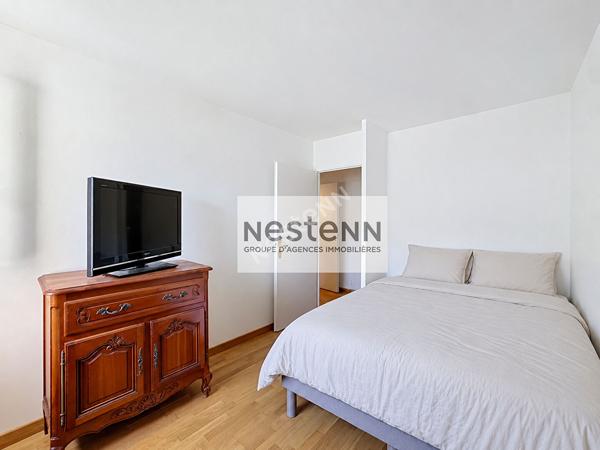 Ermont Centre, à 2 min à pied de la gare CERNAY RER C/Transilien, T3 de 65m² avec balcon, parking en sous-sol et ascenseur, à rafraîchir.