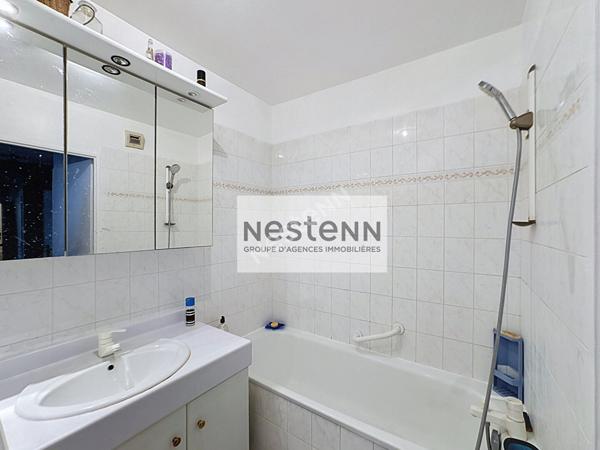Ermont Centre, à 2 min à pied de la gare CERNAY RER C/Transilien, T3 de 65m² avec balcon, parking en sous-sol et ascenseur, à rafraîchir.