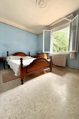 Maison 3 pièces, sur terrain arboré, garage, dépendance