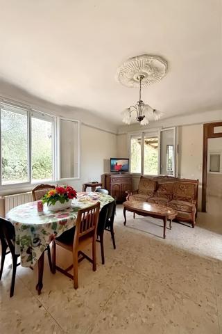 Maison 3 pièces, sur terrain arboré, garage, dépendance