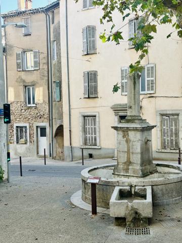 À vendre - Maison ancienne, 4 pièces située à Gonfaron (83590)