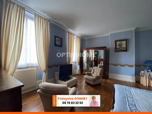 Maison de caractère - 5 pièces - 145 m² - 138 000 € - CHATEAUMEILLANT