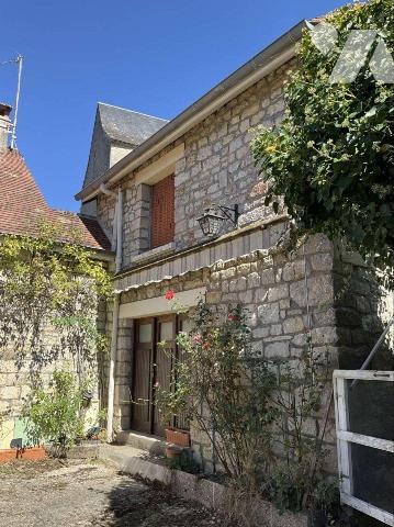 A VENDRE : Sur les hauteurs d'un village situé à environ 15km à l'est de GOURDON (Lot - 46), ma...