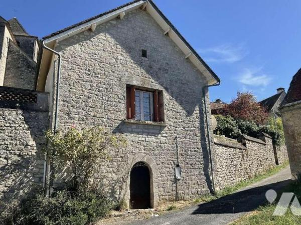 A VENDRE : Sur les hauteurs d'un village situé à environ 15km à l'est de GOURDON (Lot - 46), ma...