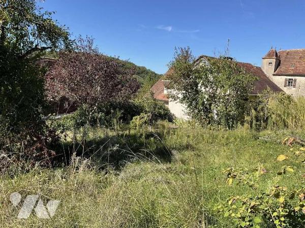 A VENDRE : Sur les hauteurs d'un village situé à environ 15km à l'est de GOURDON (Lot - 46), ma...