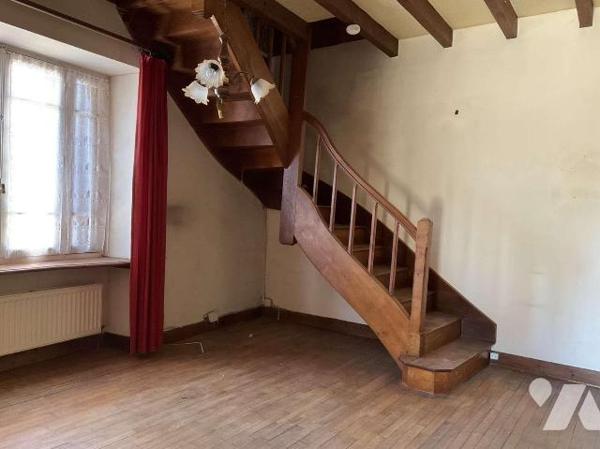 A VENDRE : Sur les hauteurs d'un village situé à environ 15km à l'est de GOURDON (Lot - 46), ma...