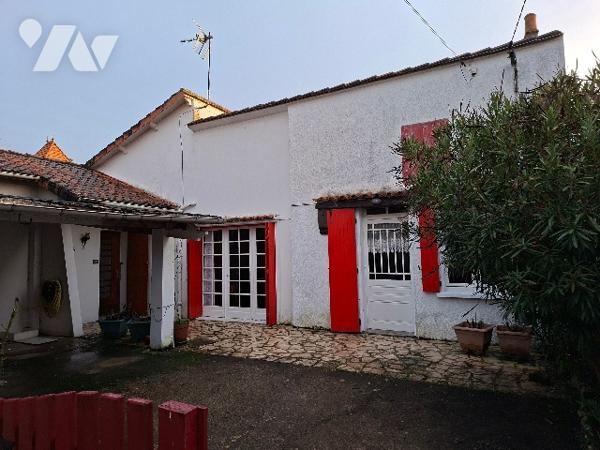 Maison de plain-pied et annexe à RUELLE SUR TOUVRE