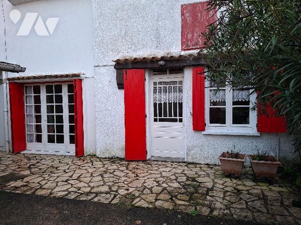 Maison de plain-pied et annexe à RUELLE SUR TOUVRE