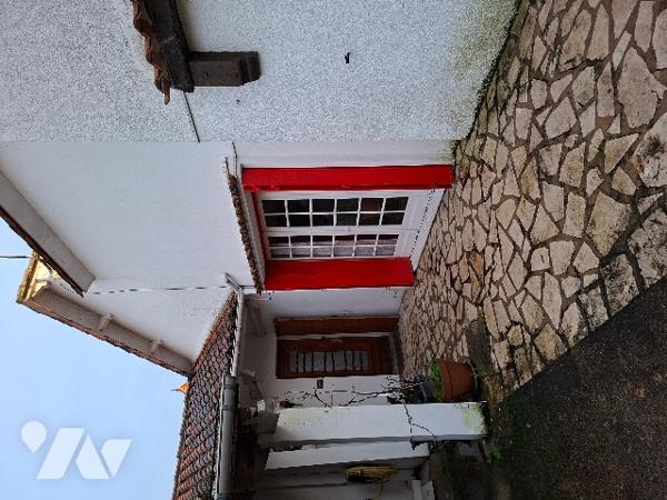 Maison de plain-pied et annexe à RUELLE SUR TOUVRE