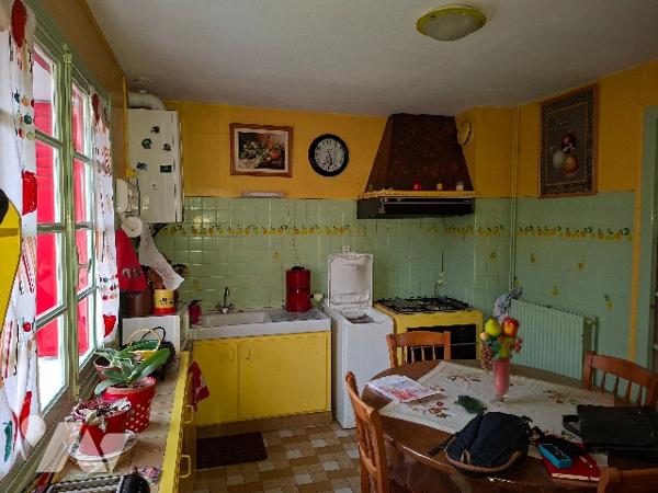 Maison de plain-pied et annexe à RUELLE SUR TOUVRE