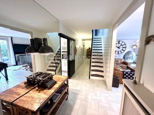 Demeure de 251,13 m²