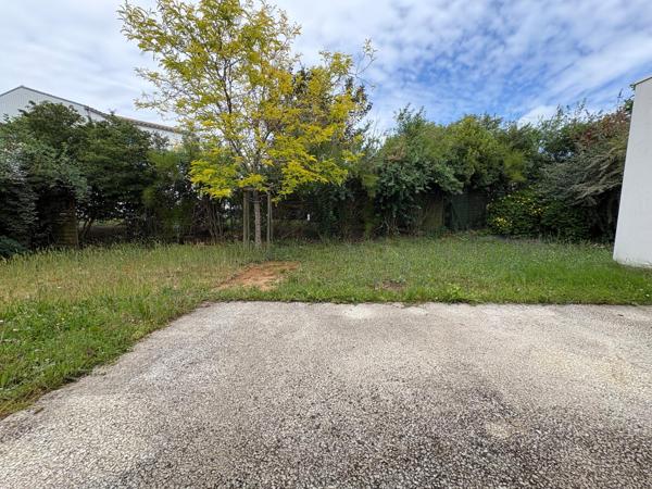 Maison Plain-pied, 3 chambres, garage, jardin, proche commerces