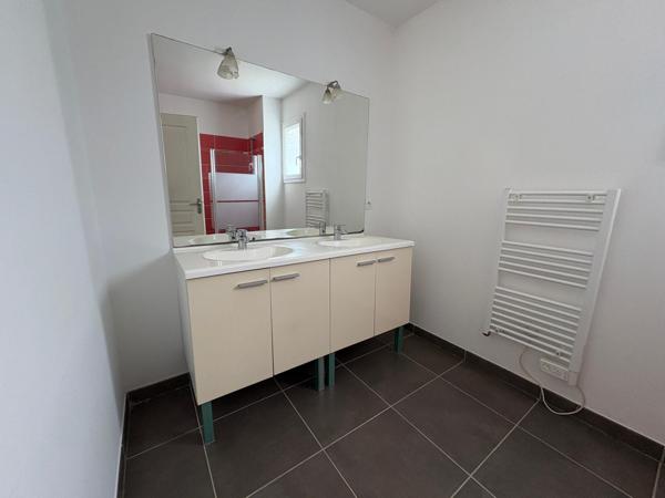 Maison Plain-pied, 3 chambres, garage, jardin, proche commerces