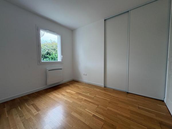 Maison Plain-pied, 3 chambres, garage, jardin, proche commerces